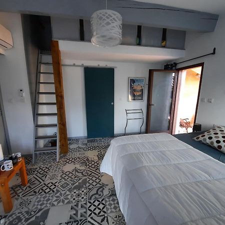 Le Lodge Des Chenes Brousses-et-Villaret Kültér fotó